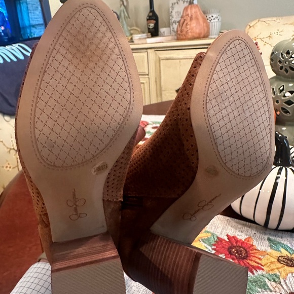 Jessica Simpson bootie size 7.5 - Picture 3 of 5